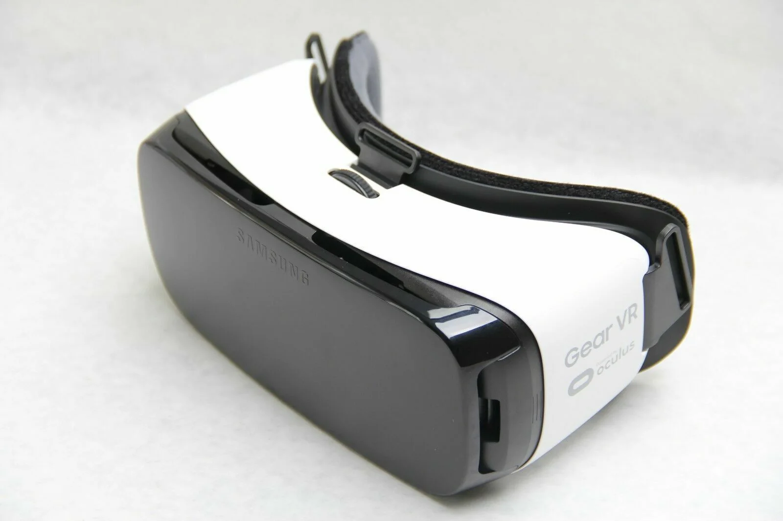 Headset without straps